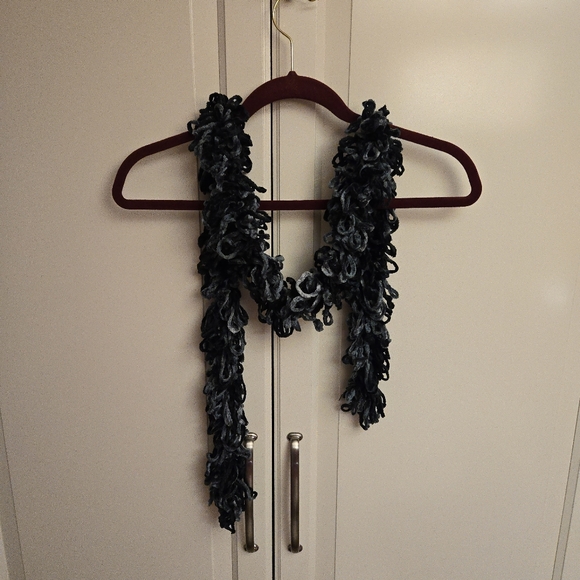 Black Loop Scarf - Picture 2 of 5